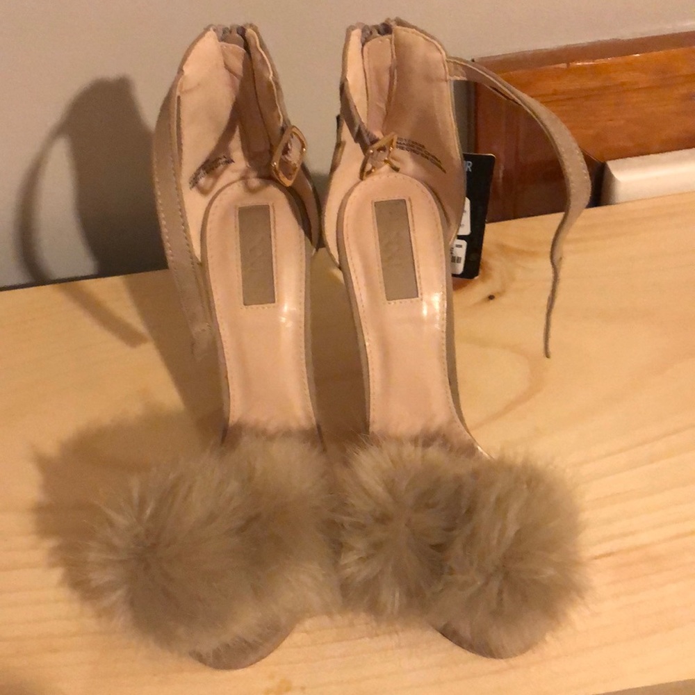 Reduced! NWT Pom Pom heels sz. 6